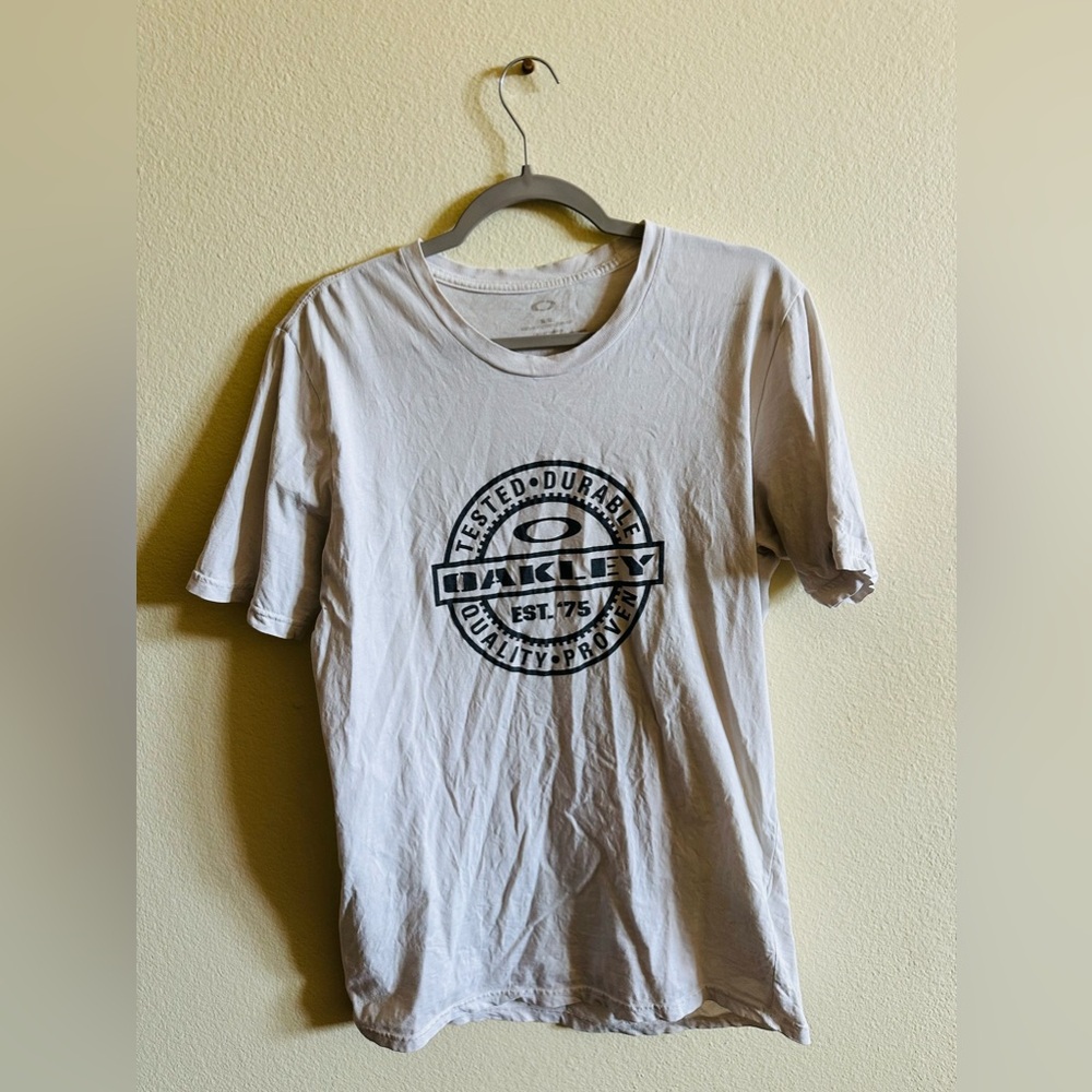 Oakleys Men size Medium T-shirt